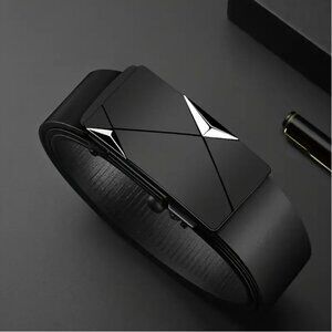 Brand New ✨ Faux Leather Ratchet Belt ✨ Geometric Buckle ✨ Silver Accents ✨